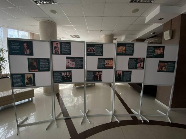 Информационно-тематическая выставка, посвященная Николаю Корнеевичу Чуковскому
