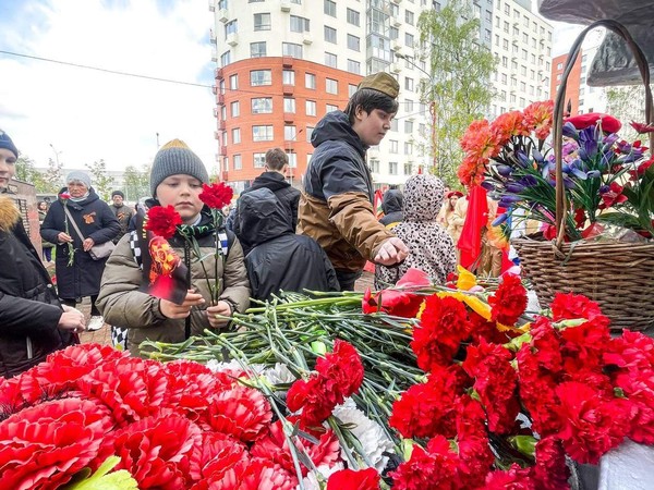 «Вечно живые» торжественный митинг с возложением цветов к памятнику воину ВОВ