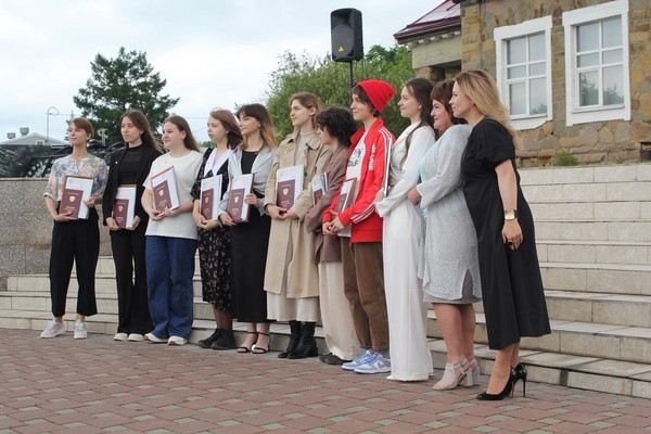 Торжественное вручение дипломов выпускникам Кузбасского художественного колледжа