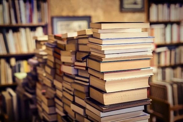 Книжная выставка подаренных книг «Библиотеке – с любовью»