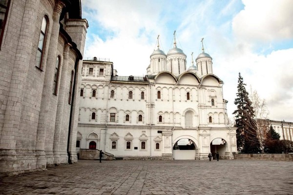 Программа «Российские патриархи в Московском Кремле»