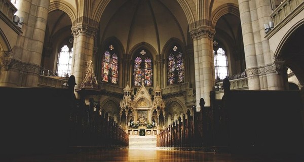Старинный орган Англиканского собора при свечах. И.С. Бах