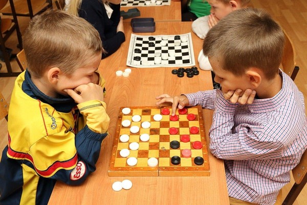 Мини-турнир по шахматам и шашкам