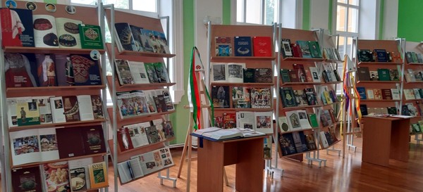 Выставка татарской литературы «Встречаем праздник Сабантуй»