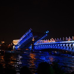 Гидровояж – вечеринка на теплоходе в Санкт-Петербурге под разводные мосты