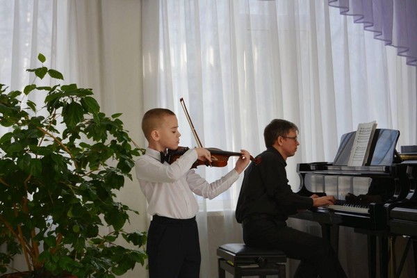 Мастер-класс «Играем на скрипке популярную классику и обработки русских народных песен»