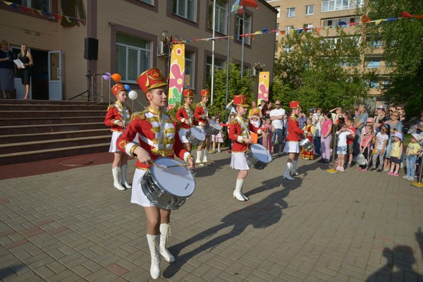 «Город зажигает огни»