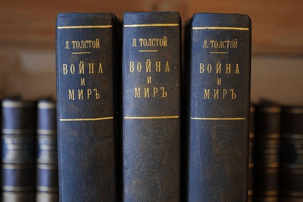 Выставка одной книги «Война и мир: эпопея человечности»