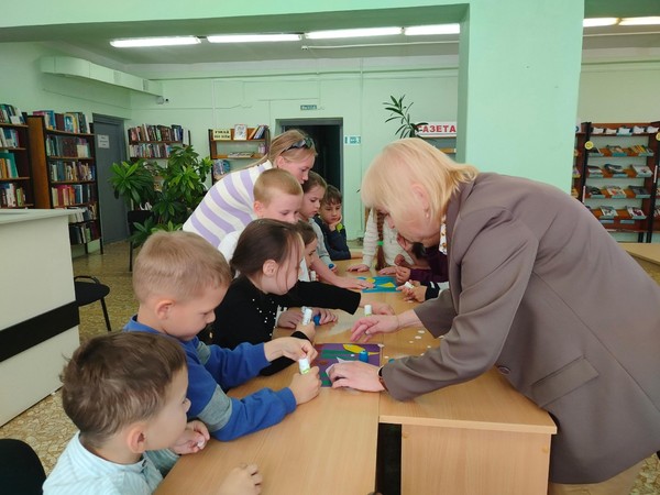 Мастер-класс «Подарок любимой книжке. Закладка-макраме»