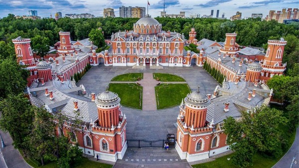 Беседа «Москва. Петровский путевой дворец»