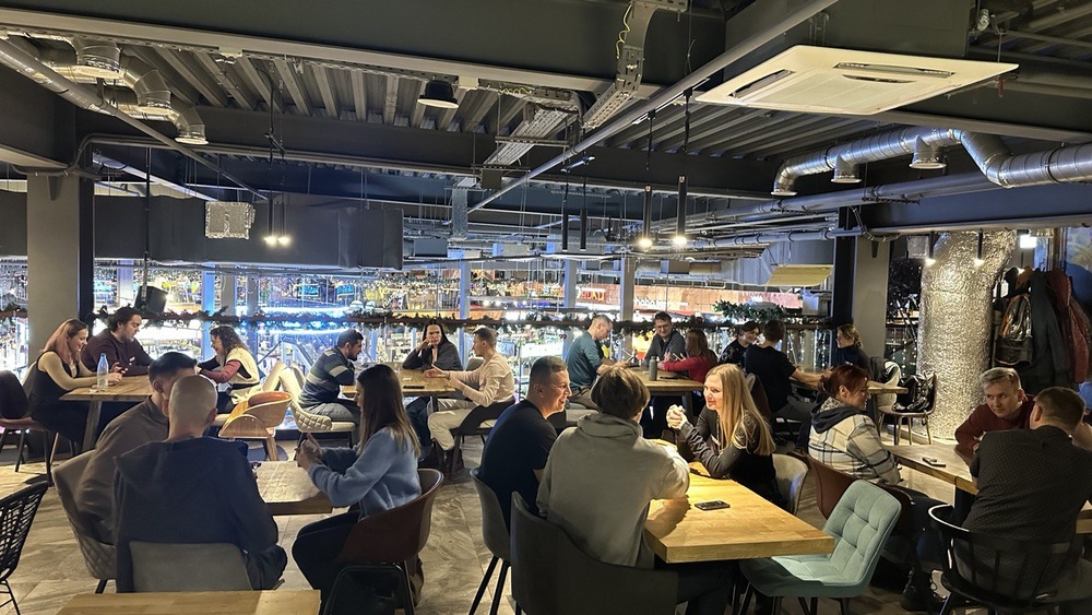 English Speaking Club | Разговорный клуб в Eat market Галерея Лиговский пр., 30