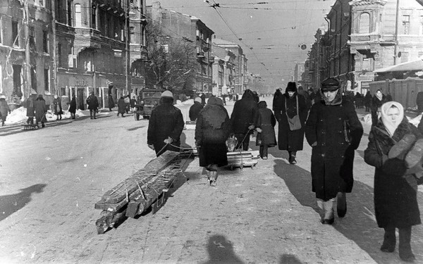 Книжная экспозиция «Мы стояли насмерть у тёмной Невы»