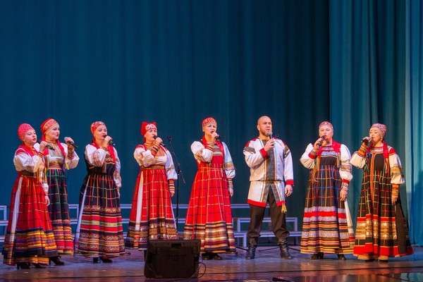 Земле моей я песни пел, народу своему