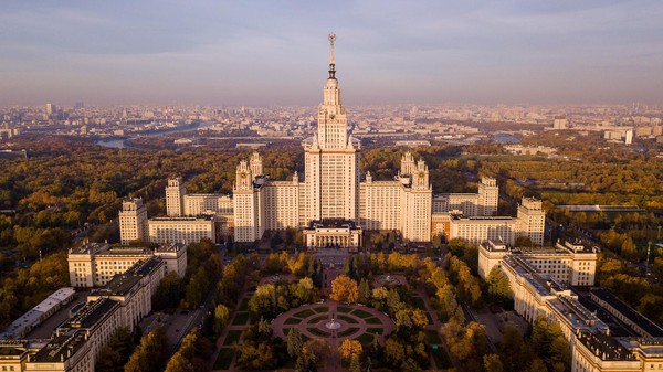 Книжно- иллюстративная выставка «270 лет лучший, универсальный, международный»