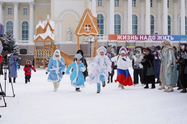 Забег Снегурочек