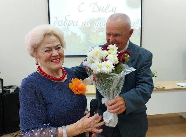 Душой молодые, сердцем золотые