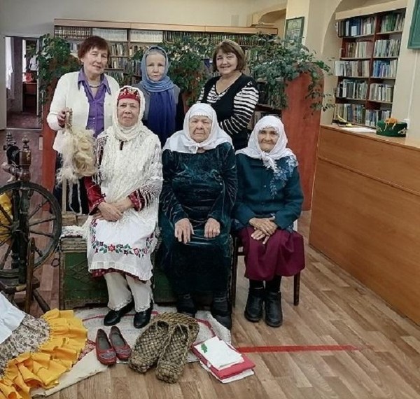 Час общения «Люди пожилые – сердцу молодые»