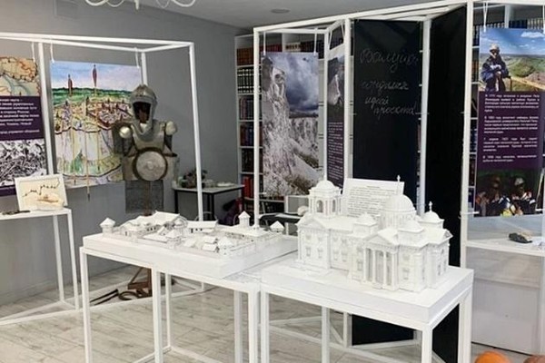 Тактильная выставка с тифлокомментариями «Душа города. Белгород»