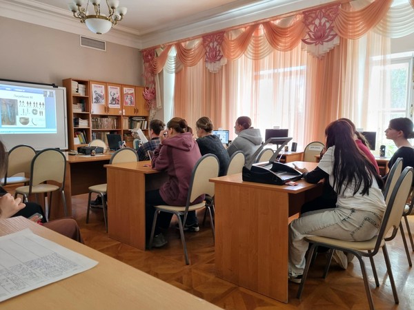 В Астраханском колледже культуры и искусств проходит курс лекция по истории Отечества