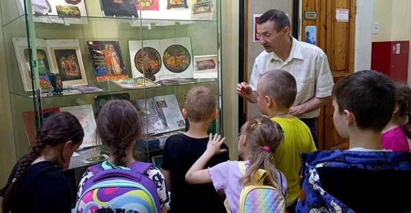 В книжном царстве, в мудром государстве