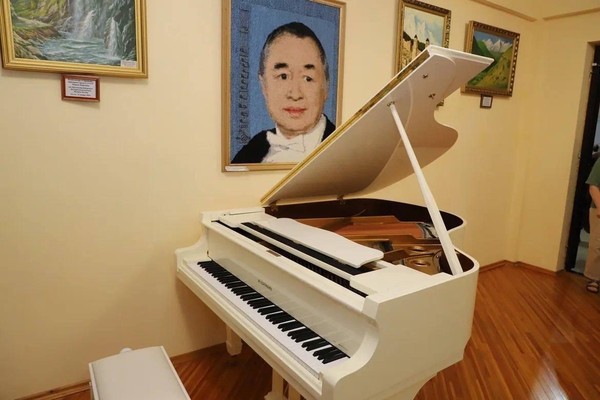 Экспозиция мемориального кабинета М. М. Кажлаева