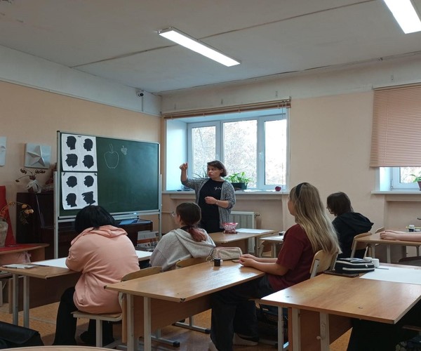 СИЛУЭТ В СТАНКОВОЙ КОМПОЗИЦИИ
