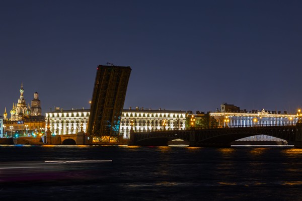 Разводные мосты на катере в мини-группе