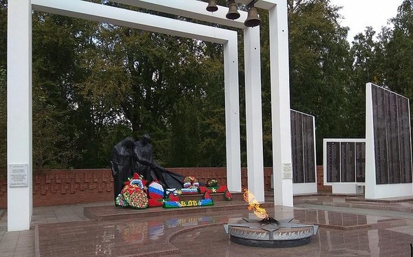 Экскурсия «Площадь Памяти: героев помним имена»