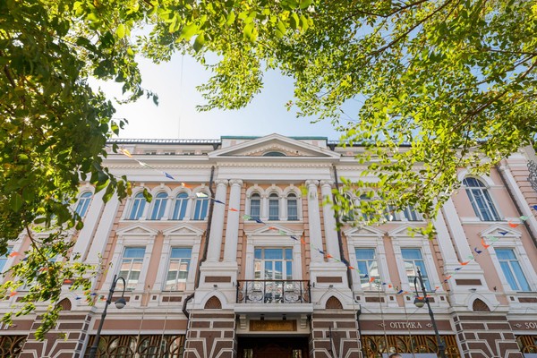 Авторская пешеходная экскурсия «Светланская. От перекрестка к побережью»
