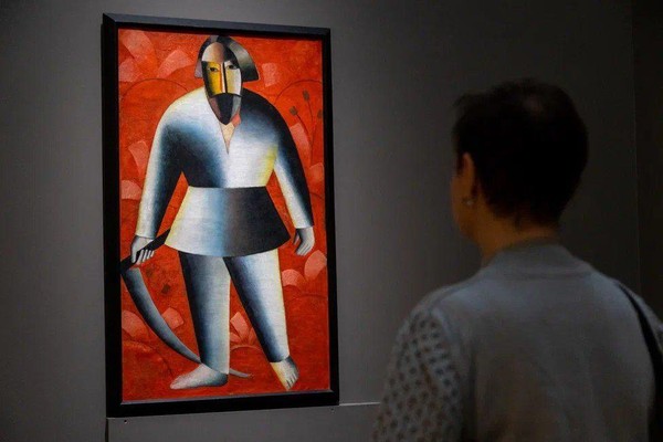 Экспозиция Михайловского дворца и выставка «Наш авангард»