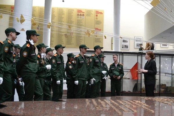 День в музее для российских кадет