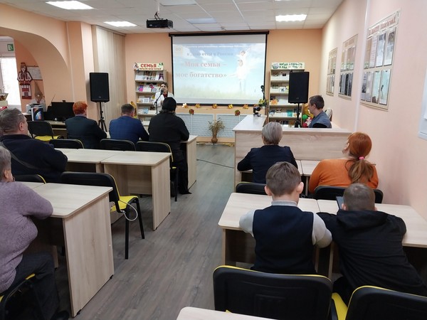 «Отец – семьи опора»: поздравительная акция