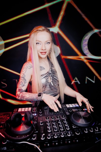 DJ Lesya Mars