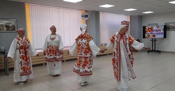 Праздничная программа «Нет возраста у тех, кто счастлив»