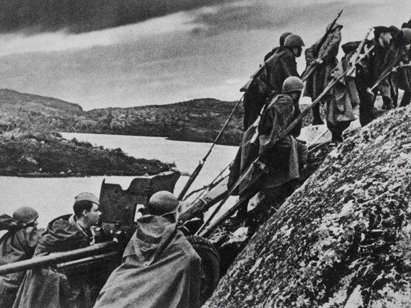 Выставка Мурманского краеведческого музея «Северный флот в Петсамо-Киркенесской операции»