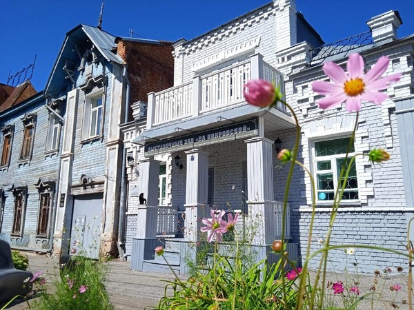 Выставка «Переплетения»