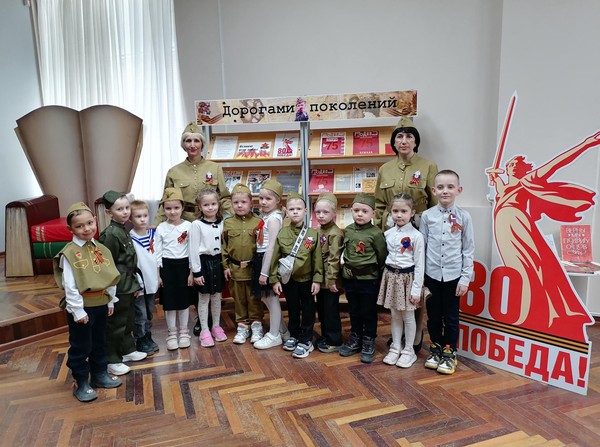 «Летят над миром журавли»: патриотическая акция