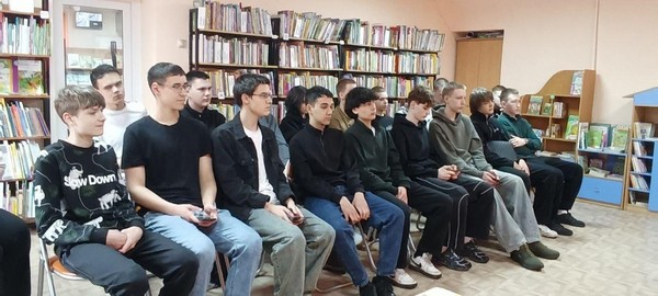 Музыкально-поэтический бенефис «Как с белых яблонь дым»