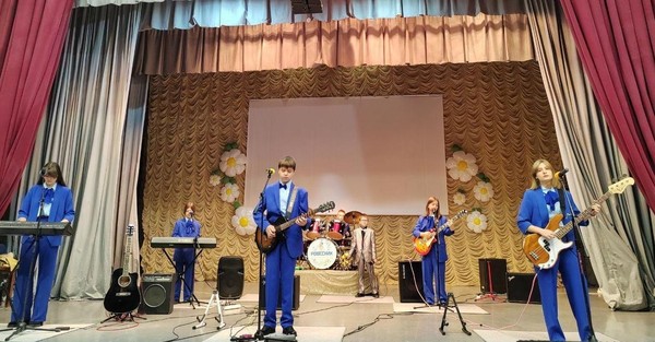 Юбилейный концерт народного ВИА «Ровесник»
