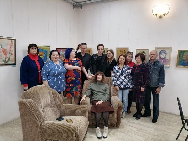 Торжественное открытие выставки «Полюбопытствовать – а что она рисует?»