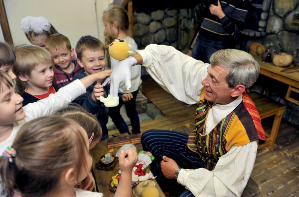 Экскурсия «Про театр, про кукол, про сказки»
