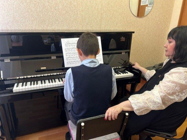В НАШЕЙ ШКОЛЕ НОВЫЙ МУЗЫКАЛЬНЫЙ ИНСТРУМЕНТ: ФОРТЕПИАНО ДЛЯ НАШИХ ДЕТЕЙ