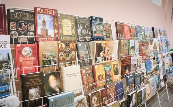 Библиотечный урок «Читаем книги круглый год!»