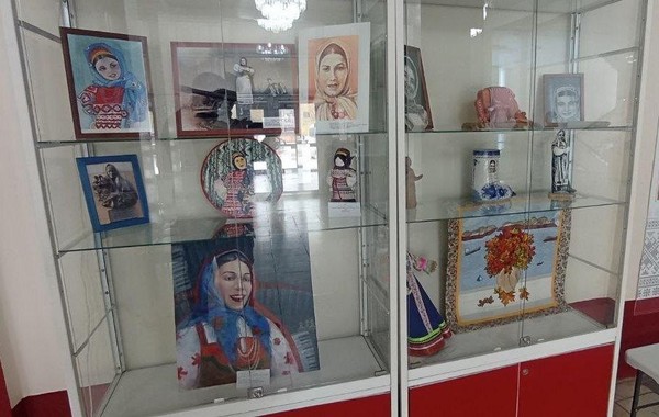 Выставка декоративно-прикладного и изобразительного искусства