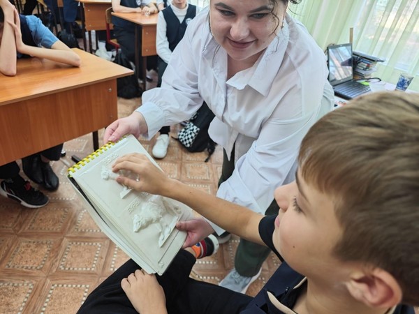 Информационный час «Я вижу мир сердцем»