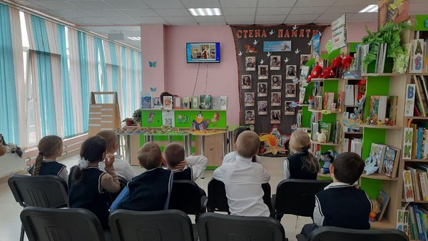 Информационно – игровой час «В контакте без риска» (к Всероссийскому дню безопасности в сети Интернет)