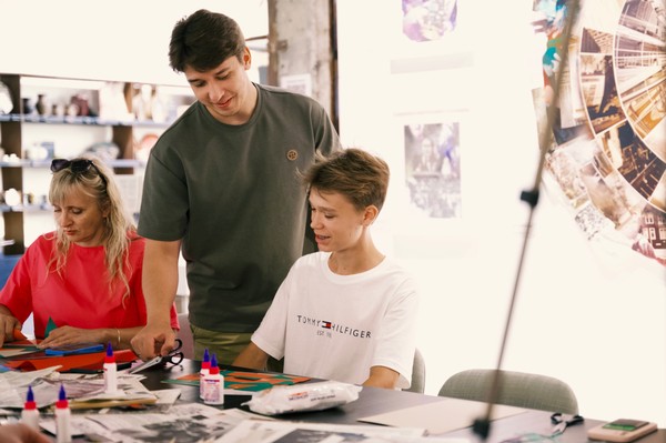 Коллаж радости: создаём историю из старых фото