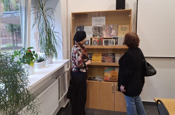 Выставка «Воистину народная певица»