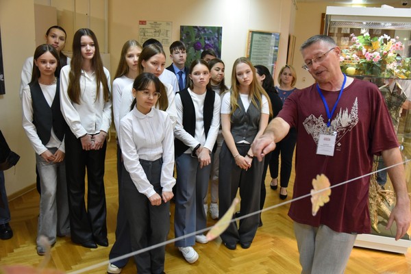 Экскурсия «Они растения. А почему?»