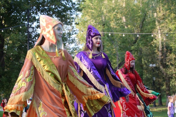 Беседа «Национальные костюмы уникальность каждой национальности»